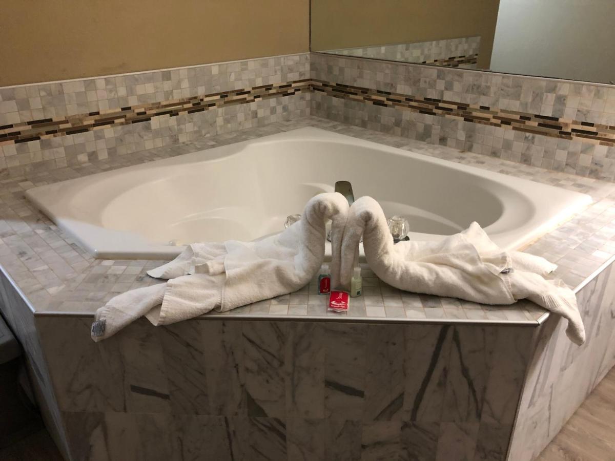 Econo Lodge Newport Luaran gambar