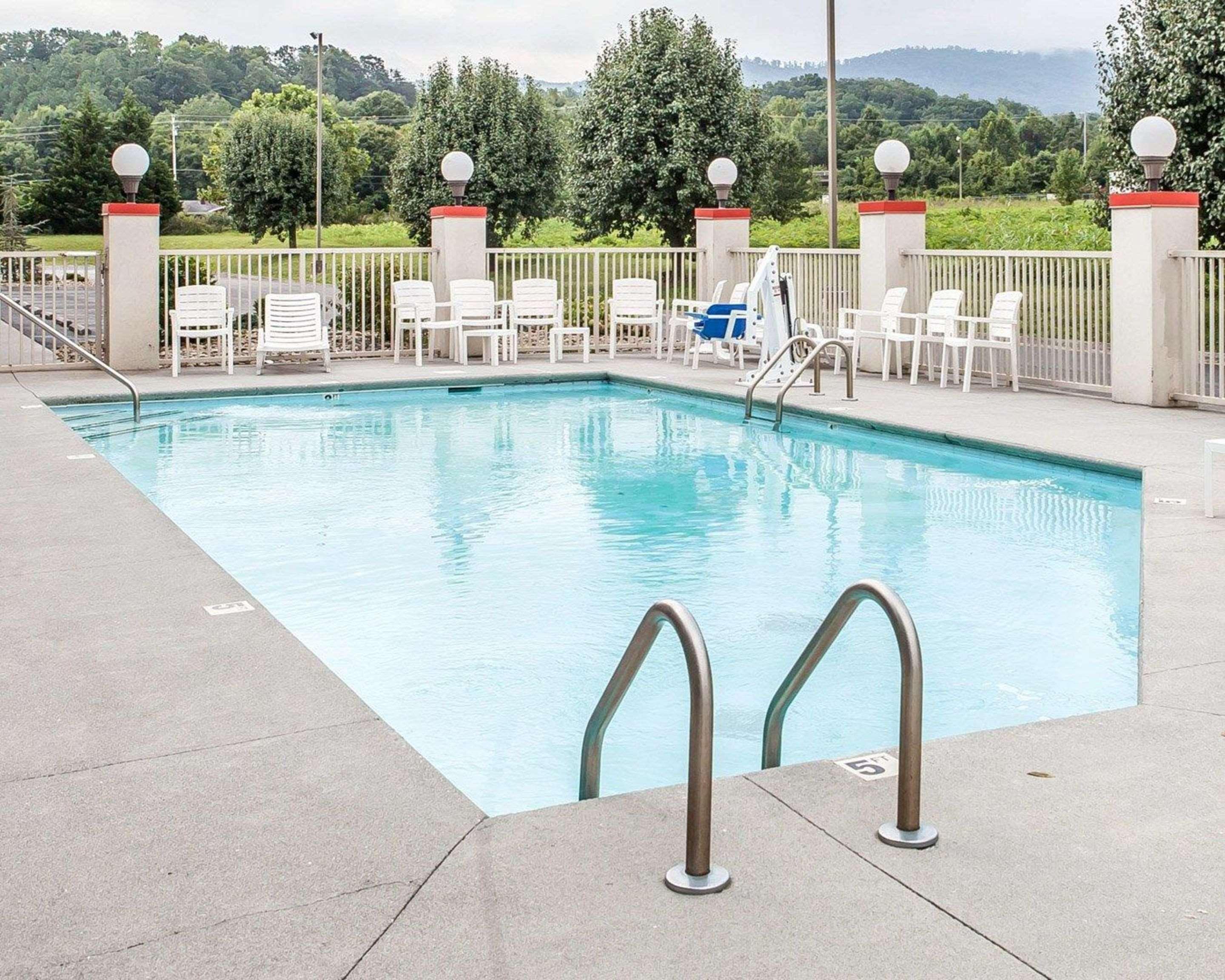 Econo Lodge Newport Luaran gambar