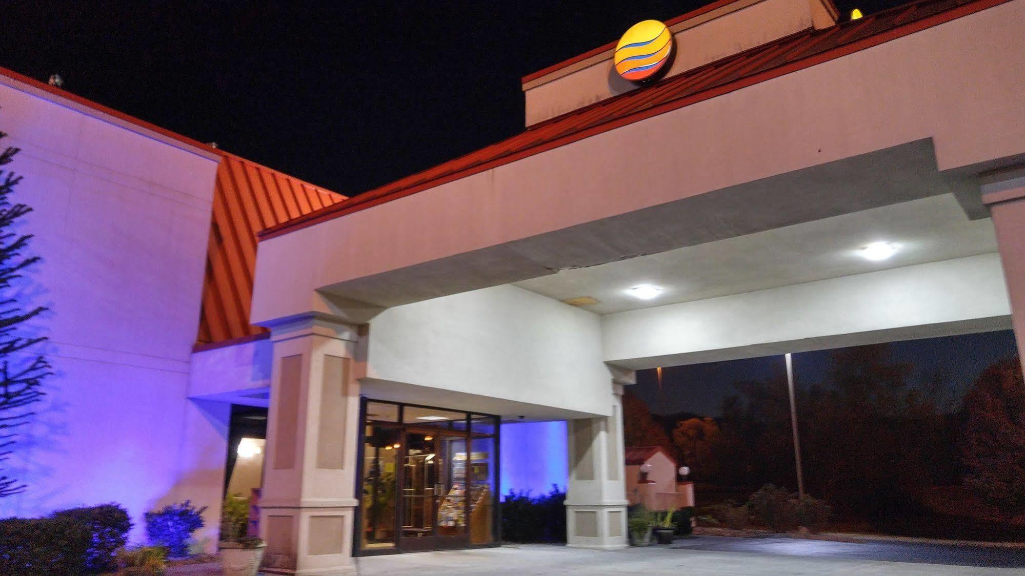 Econo Lodge Newport Luaran gambar