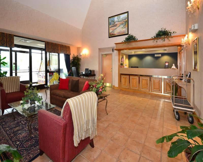 Econo Lodge Newport Luaran gambar